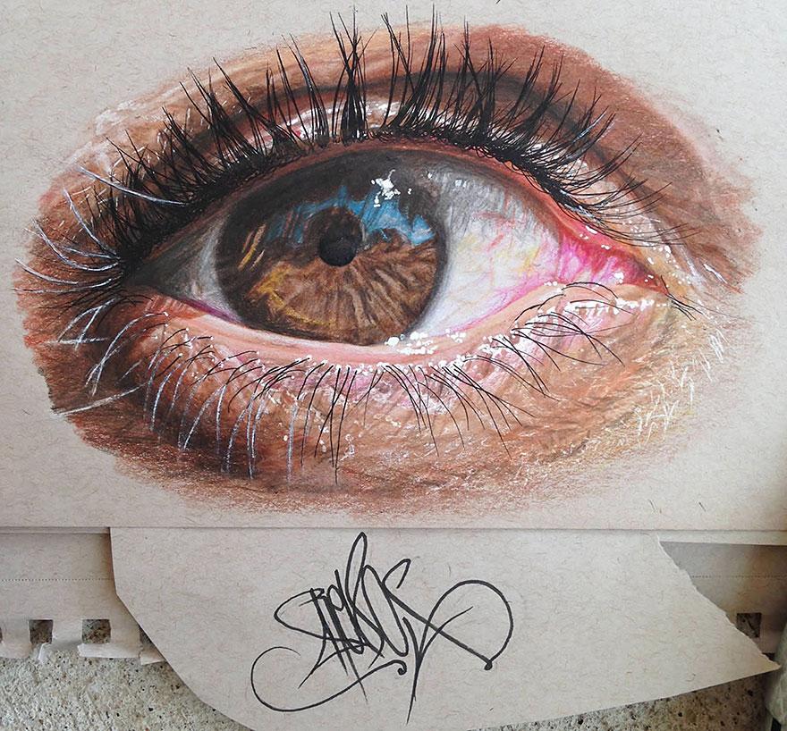 Les Yeux Réalisés Juste en Crayons