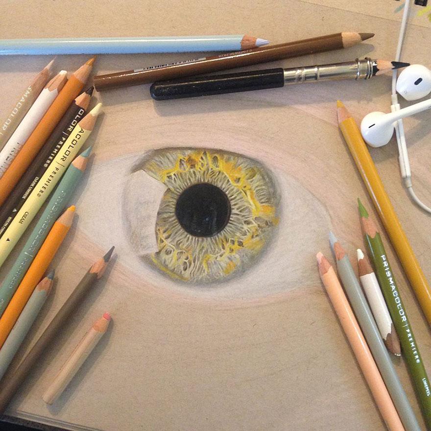 Les Yeux Réalisés Juste en Crayons