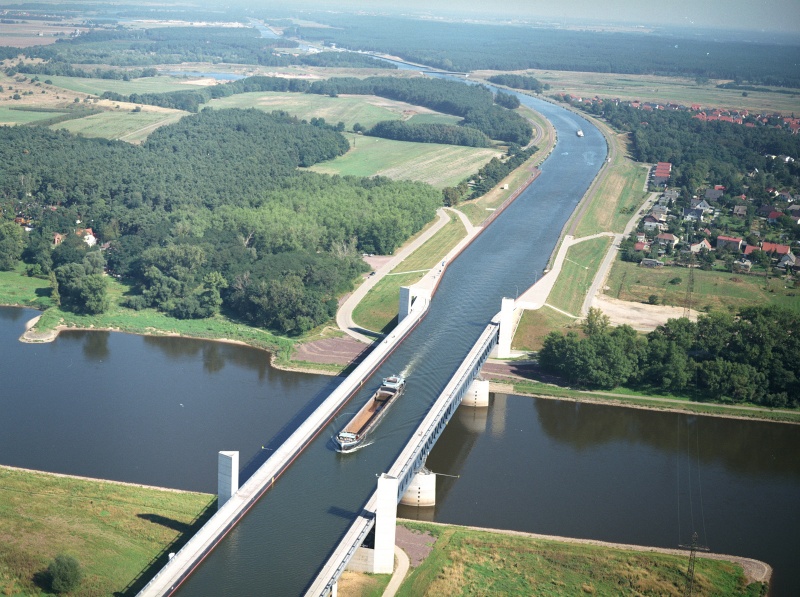 Incroyable Magdeburg-Water-Bridge