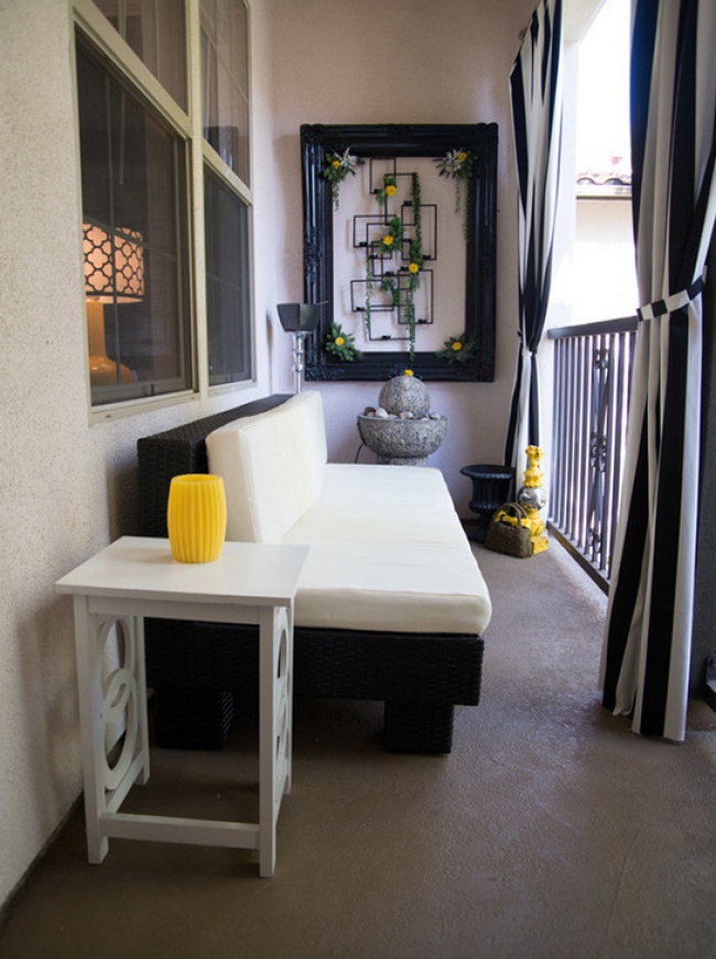1179655-650-petit balcon