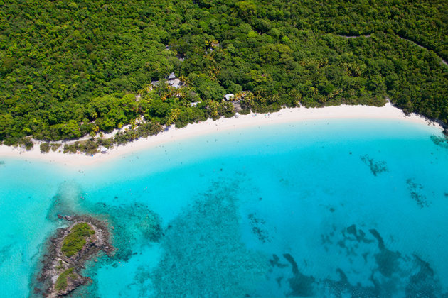 aerial shot of Trunk Bay, St. John, US Virgin Islands a plage paradis