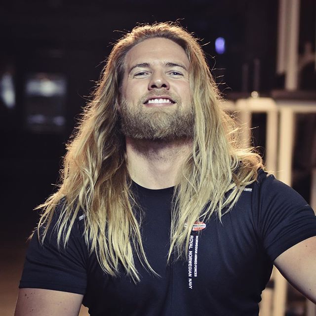 Illustration : Ce marin ressemble àu Dieu scandinave Thor