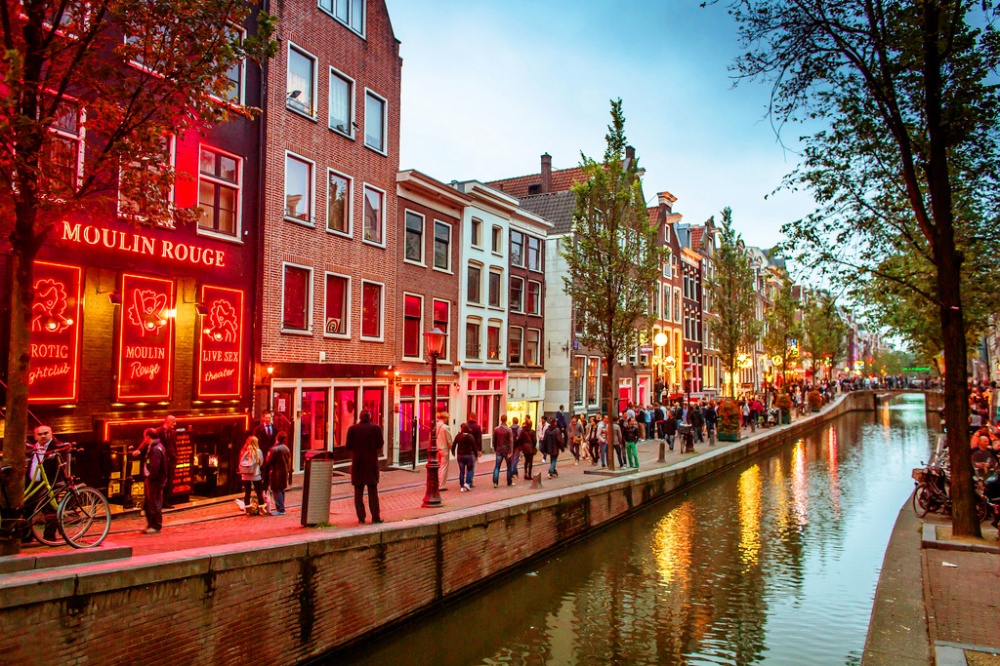 7262260-1000-1457700452-Red-Light-District-Amsterdam
