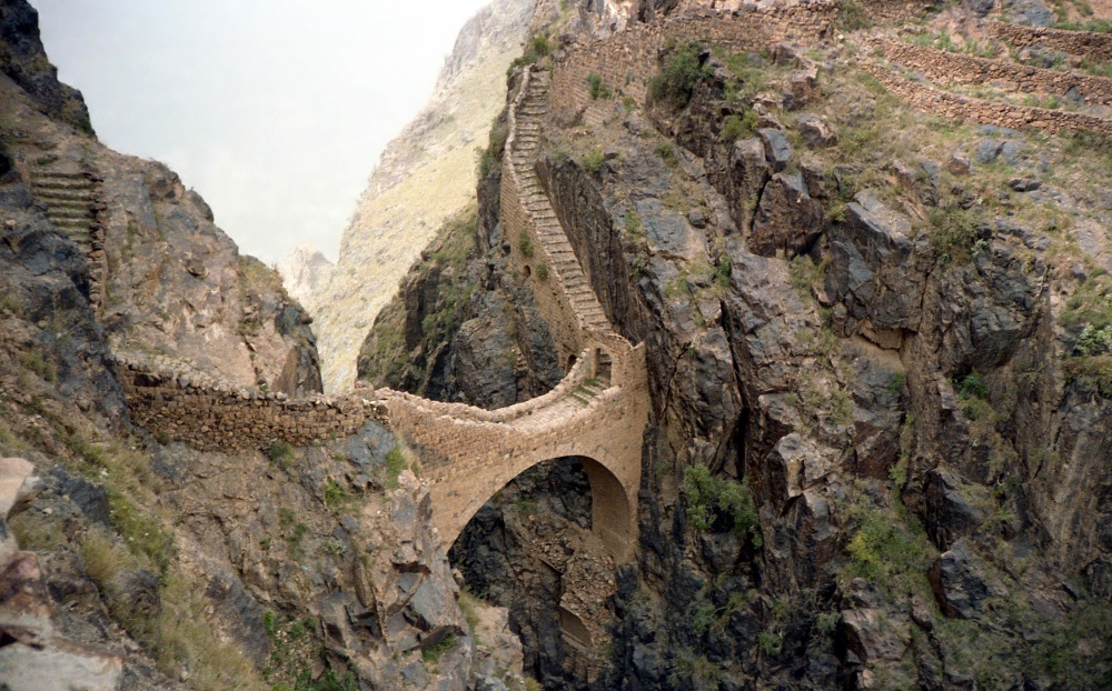 8828210-R3L8T8D-1000-Shaharah_bridge