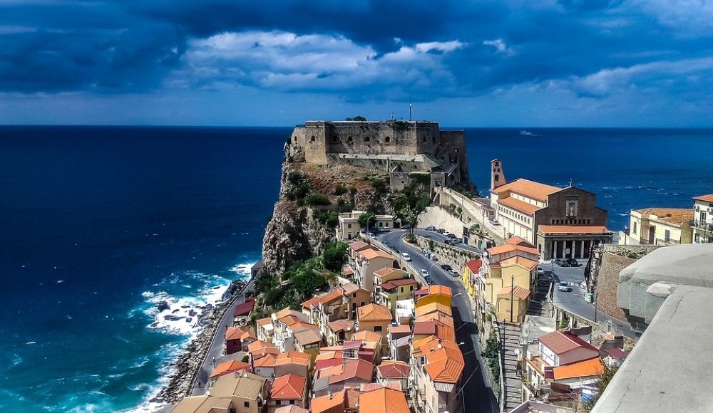 9386715-1000-1463141353-tropea- terre