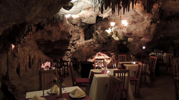Podzemny-j-restoran-Alux-Restaurant-Bar-Lounge_1451917547-630x354