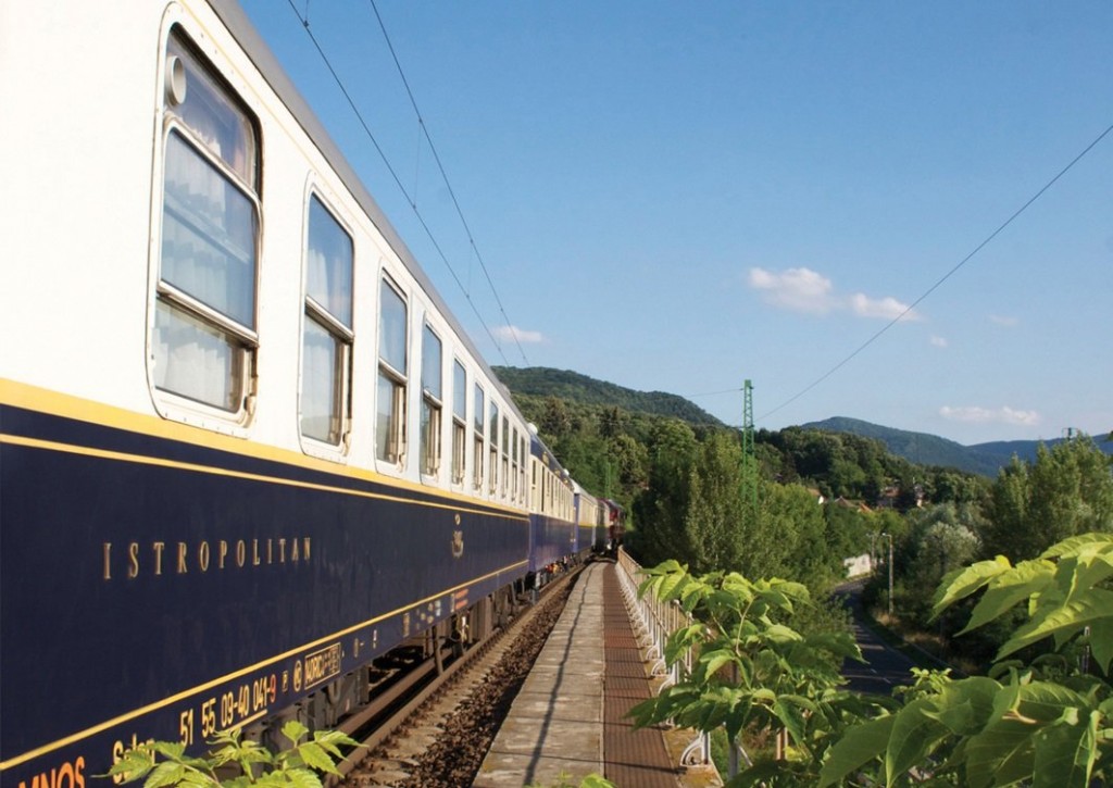 10-of-the-most-scenic-train-routes-in-the-world-1