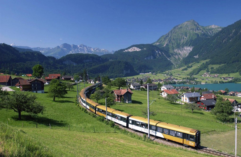 10-of-the-most-scenic-train-routes-in-the-world-2