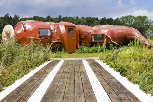 STIAN_BUM HOTEL_IMAGE007 A HOTEL shaped like a COLON is getting rave reviews from punterswho are saying it is 'spicing up their sex life'. The CasAnus Hotel in Belgium offers couples a night inside a colon for just 120 Euros - around £100 - complete with a double bed, shower and central heating. Couples are flocking to the one-room hotel on an island near Antwerp to enjoy a night inside the colon, saying it's 'amazing'. The hotel was designed by Dutch artist Joep van Lieshout and is run by owners Geert and Carla Verbeke-Lens, who say the hotel is 'extremely popular' with couples. STIAN ALEXANDER 07528 679198