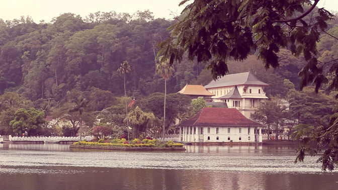 cheap-sri-lanka-travel-tours-ivhq-temple