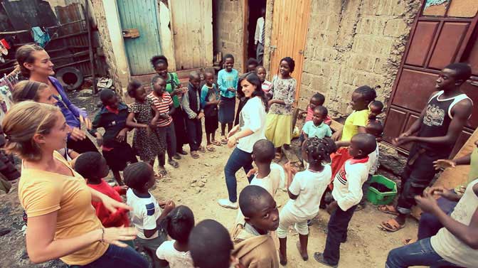 cheap-volunteer-overseas-in-kenya-with-ivhq-teaching